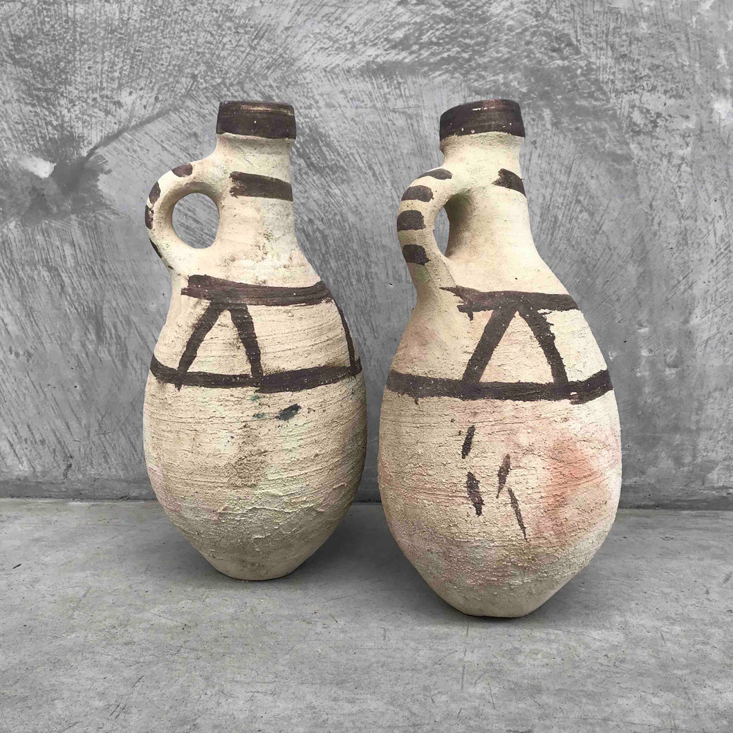 1 Handle painted pot
