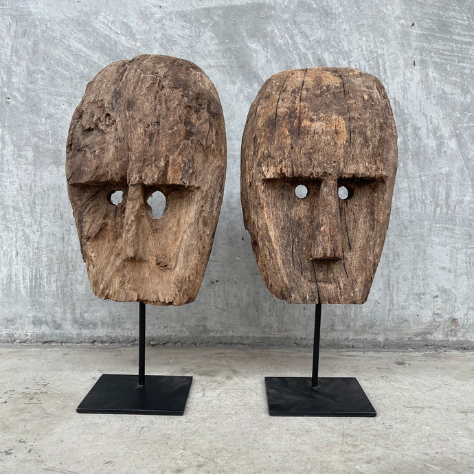 Mask on stand XL